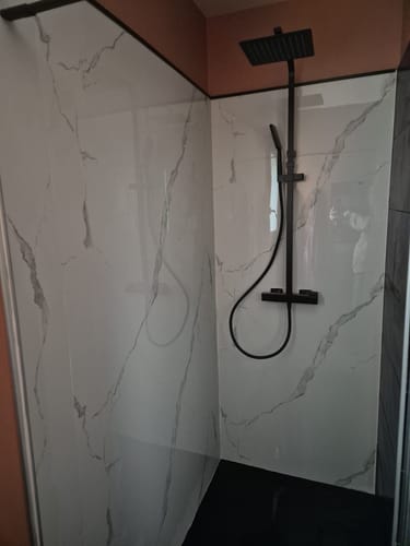 Customer photo review of Panneau PVC Effet Marbre Blanc – Étanche Salle de Bain / Douche
