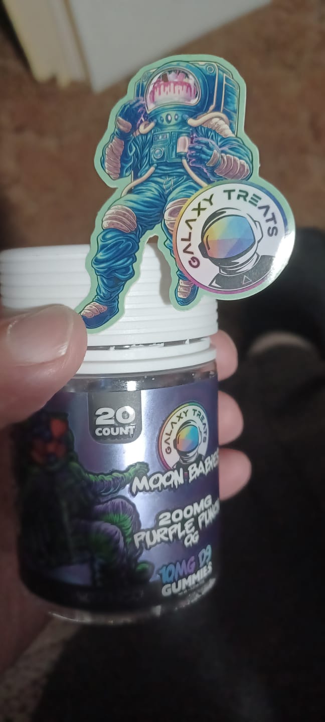 Customer photo review of Purple Punch OG D9 Gummies