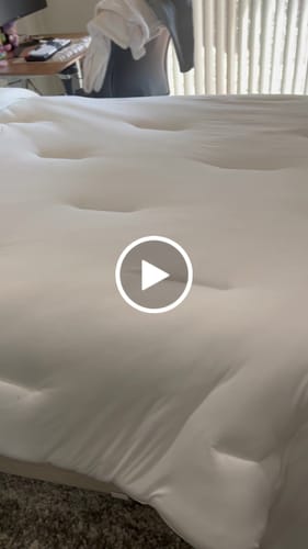 Customer video review of MarshMellow Comforter