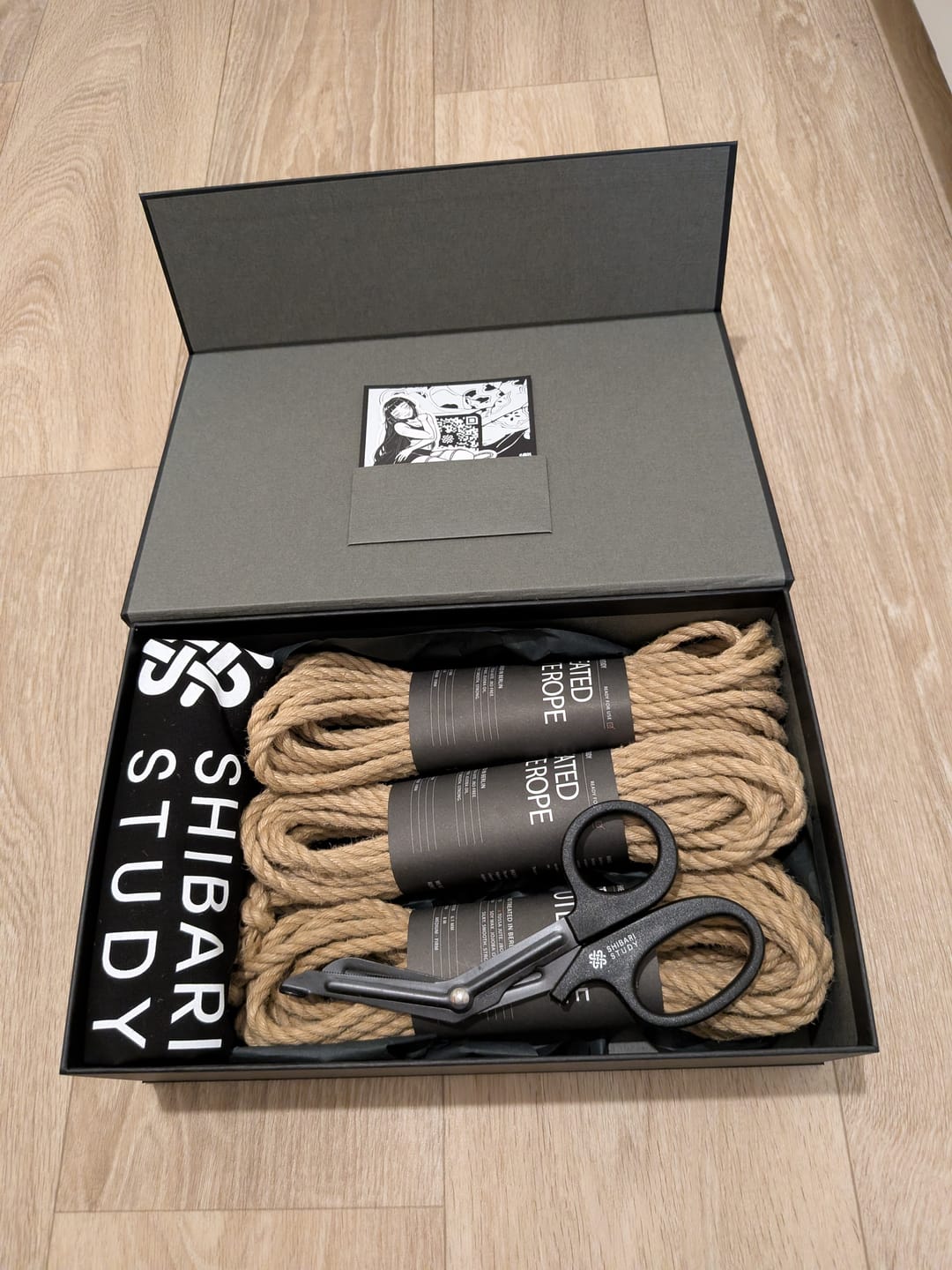 Customer photo review of Shibari Beginner Kit – 3× JBO-free Jute Rope, with Safety Shears & Learning Path