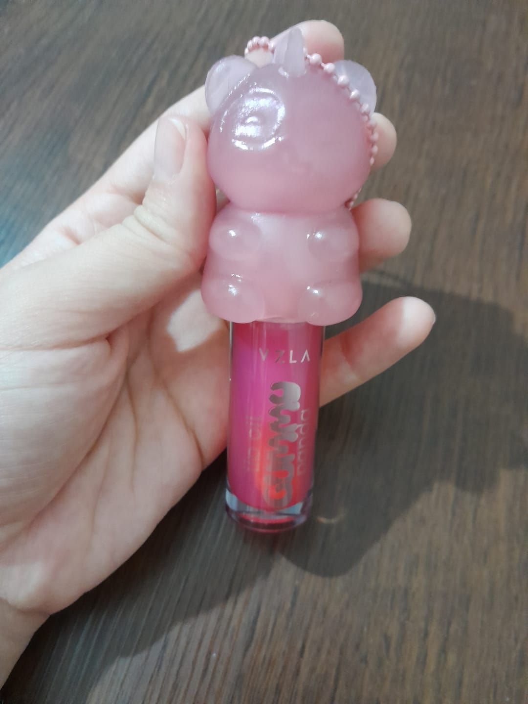 Customer photo review of Lip Oil Gummy Panda – VIZZELA