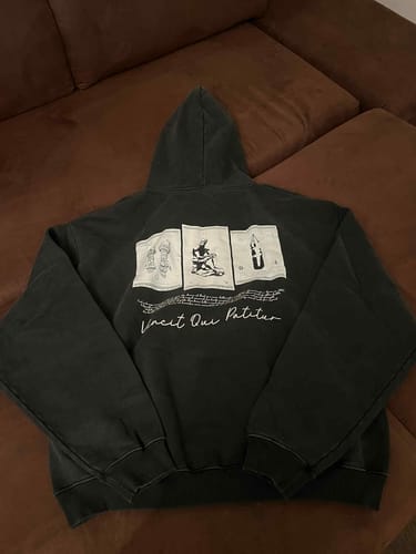 Customer photo review of VINCIT QUI PATITUR ULTRA HEAVY HOODIE
