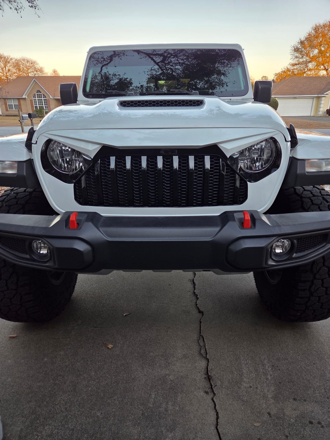 Customer photo review of Gladiator Vader Grille W/ Mesh - White & Black For 18+ Jeep Wrangler JL & Gladiator JT W/O Trailcam