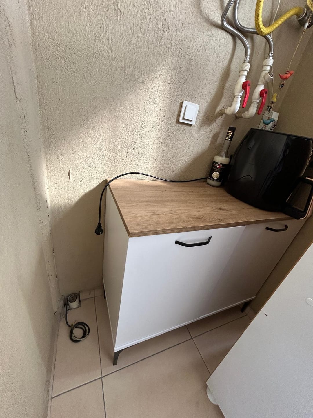 Customer photo review of Rani JE190 Kahve Köşesi Çok Amaçlı Dolap 2 Kapaklı Kiler Mutfak Dolabı Beyaz - Sepet Ceviz