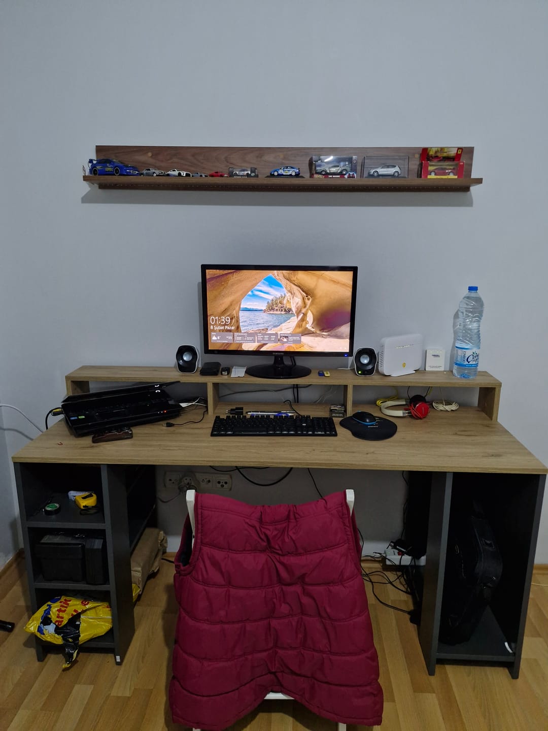 Customer photo review of Rani HA110 Raflı Oyuncu Bilgisayar Masası 160 Cm Çalışma Masası Sepet Ceviz - Antrasit