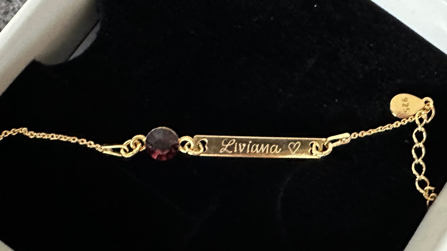 Customer photo review of Armband mit Geburtsstein und Gravur länglich