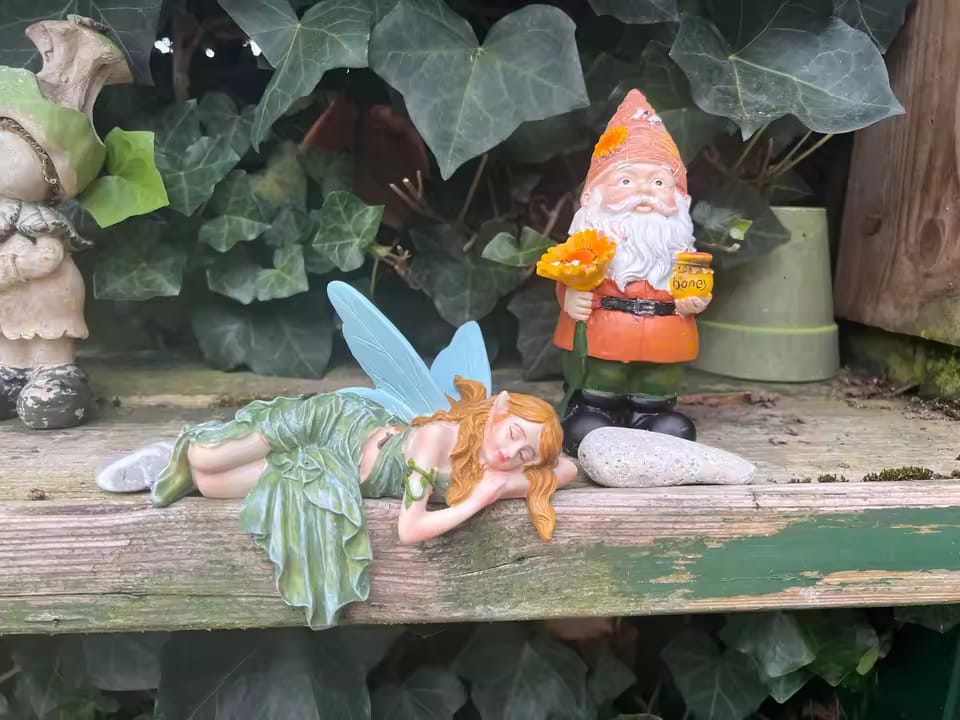 Customer photo review of Lustiger Imker-Gartenzwerg mit Sonnenblume – Deko Figur