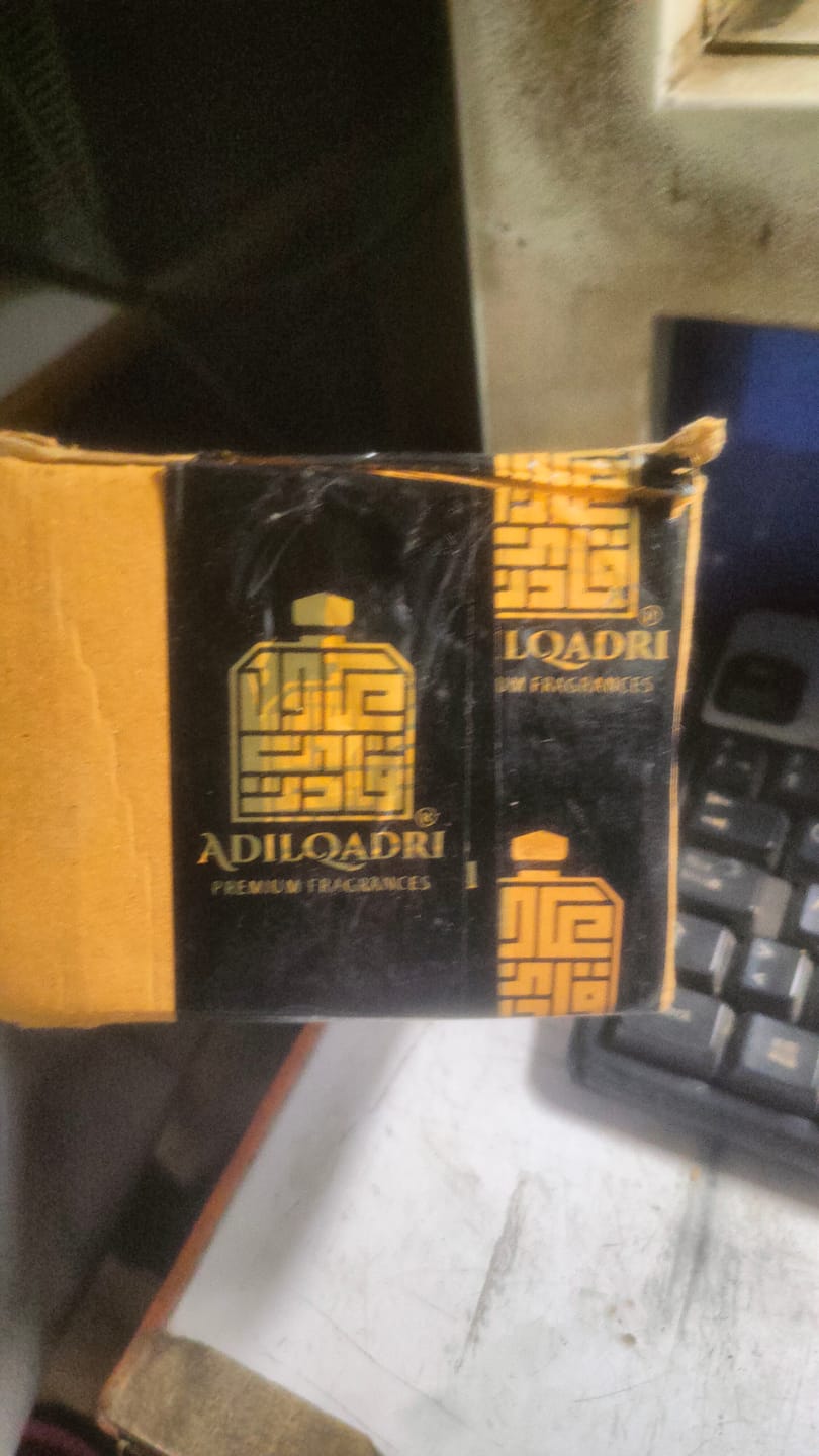 Customer photo review of White Oudh Luxury Attar Perfume