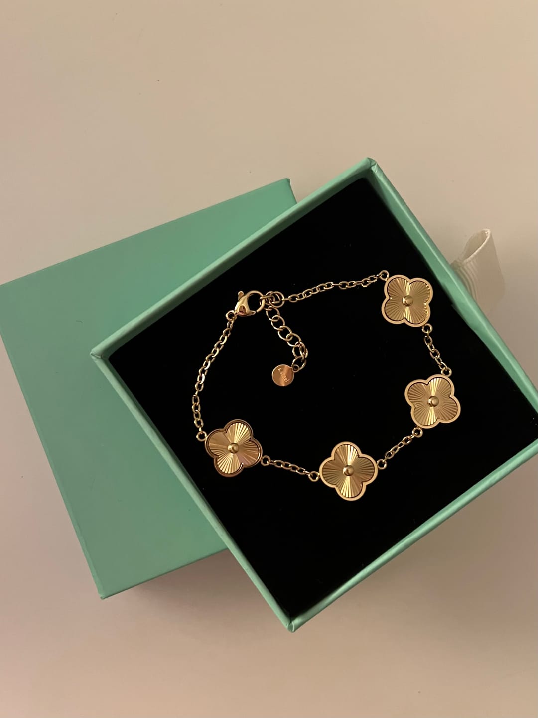 Customer photo review of Golden Lucky Leaf Abbaddon Armband 14K Vergoldet