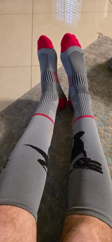 Customer photo review of Staircase Hiker - גרבי לחץ גובה ברך (Knee High)