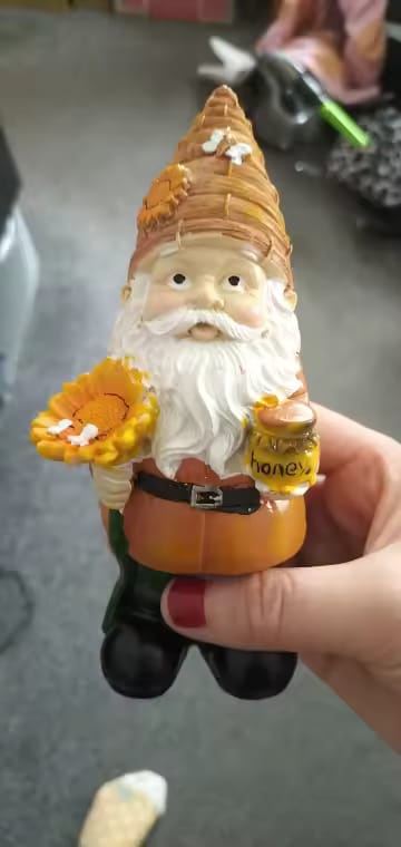 Customer photo review of Lustiger Imker-Gartenzwerg mit Sonnenblume – Deko Figur