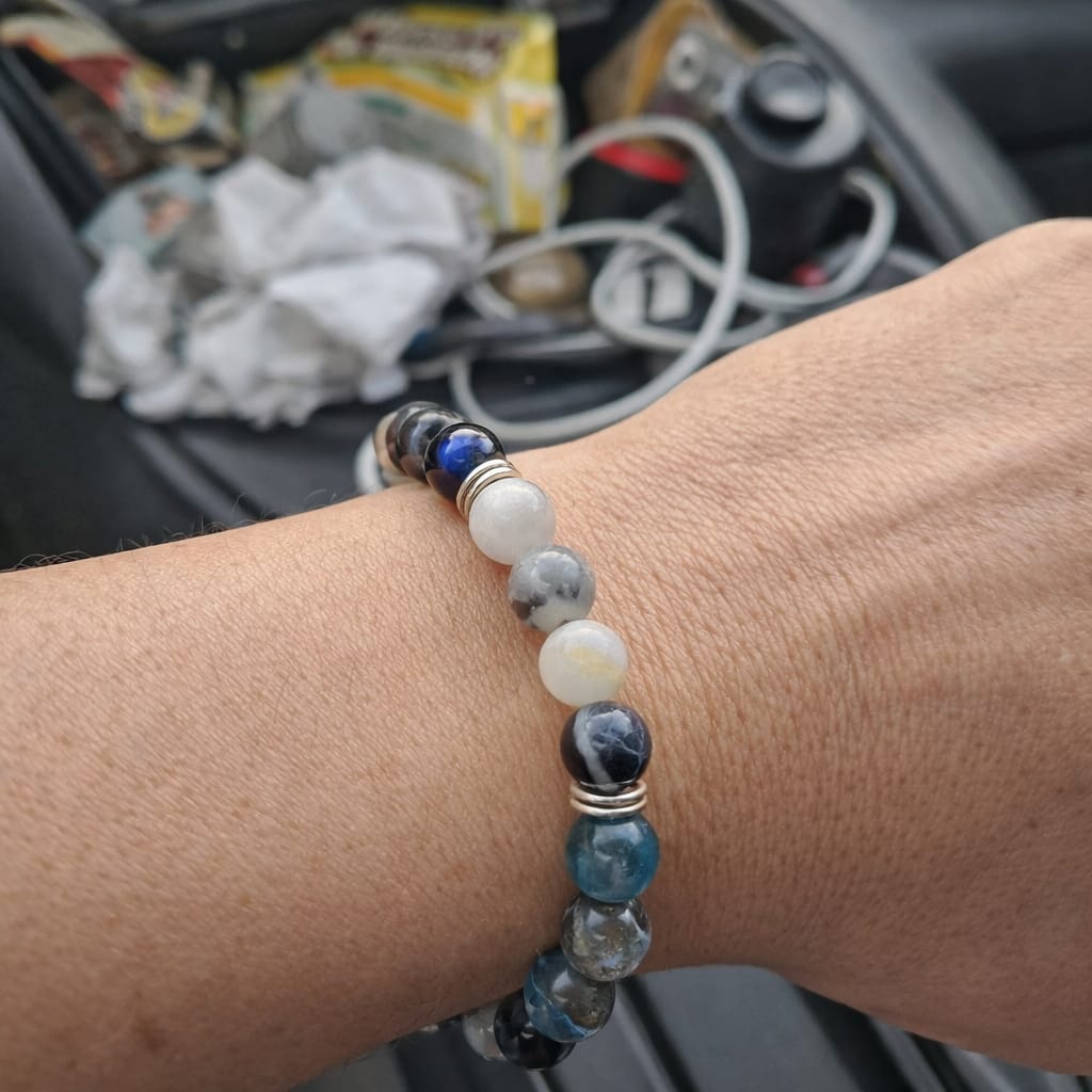 Customer photo review of Gemini Zodiac Healing Bracelet 8mm — Apatite & Rutilated Quartz, Vastu Remedy for Clarity