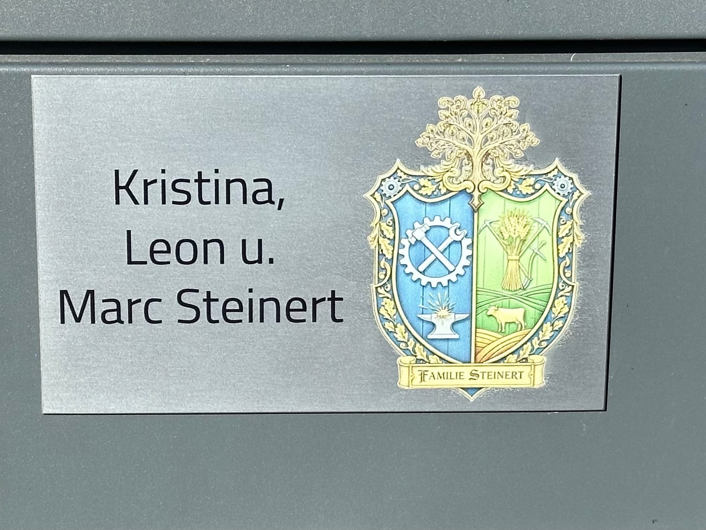 Customer photo review of V2A Edelstahlschild in verschiedenen Größen, individuell personalisierbar.