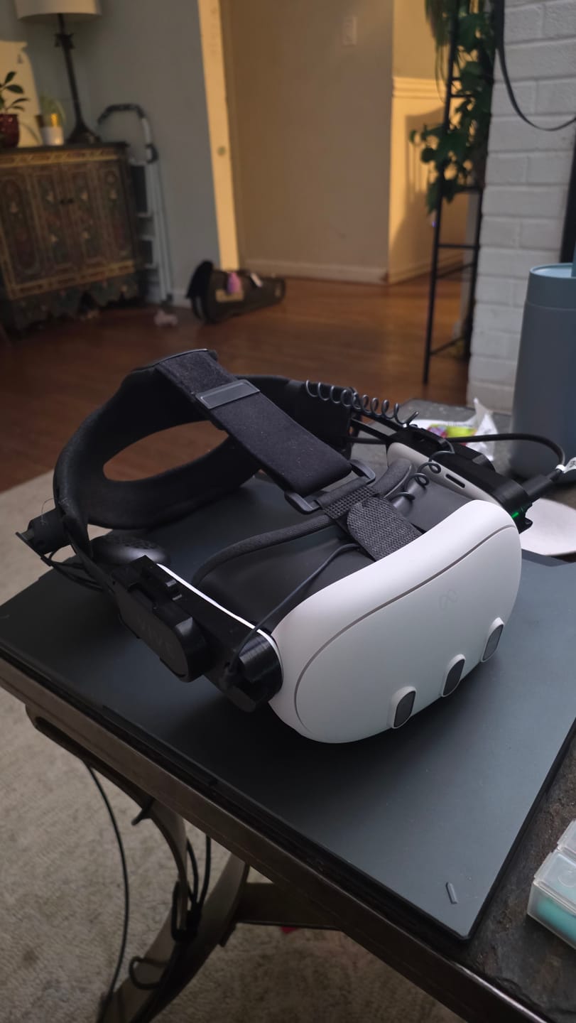 Customer photo review of Quest 3/3s Deluxe Audio Strap Adapter - Adapter that Lets You Mount a VIVE DAS Headstrap On your Quest 3/3s