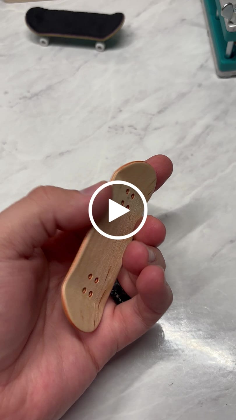 Customer video review of Fingerskateboard Construction Kit - for Experts