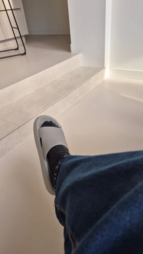 Customer photo review of HappyFlops