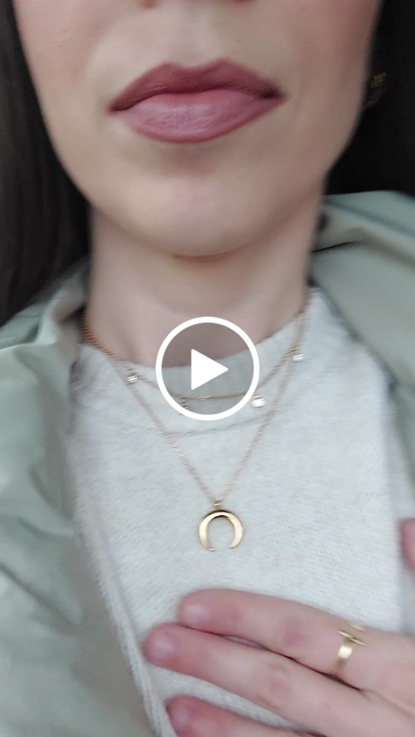 Customer video review of Collar Media Luna Circonita
