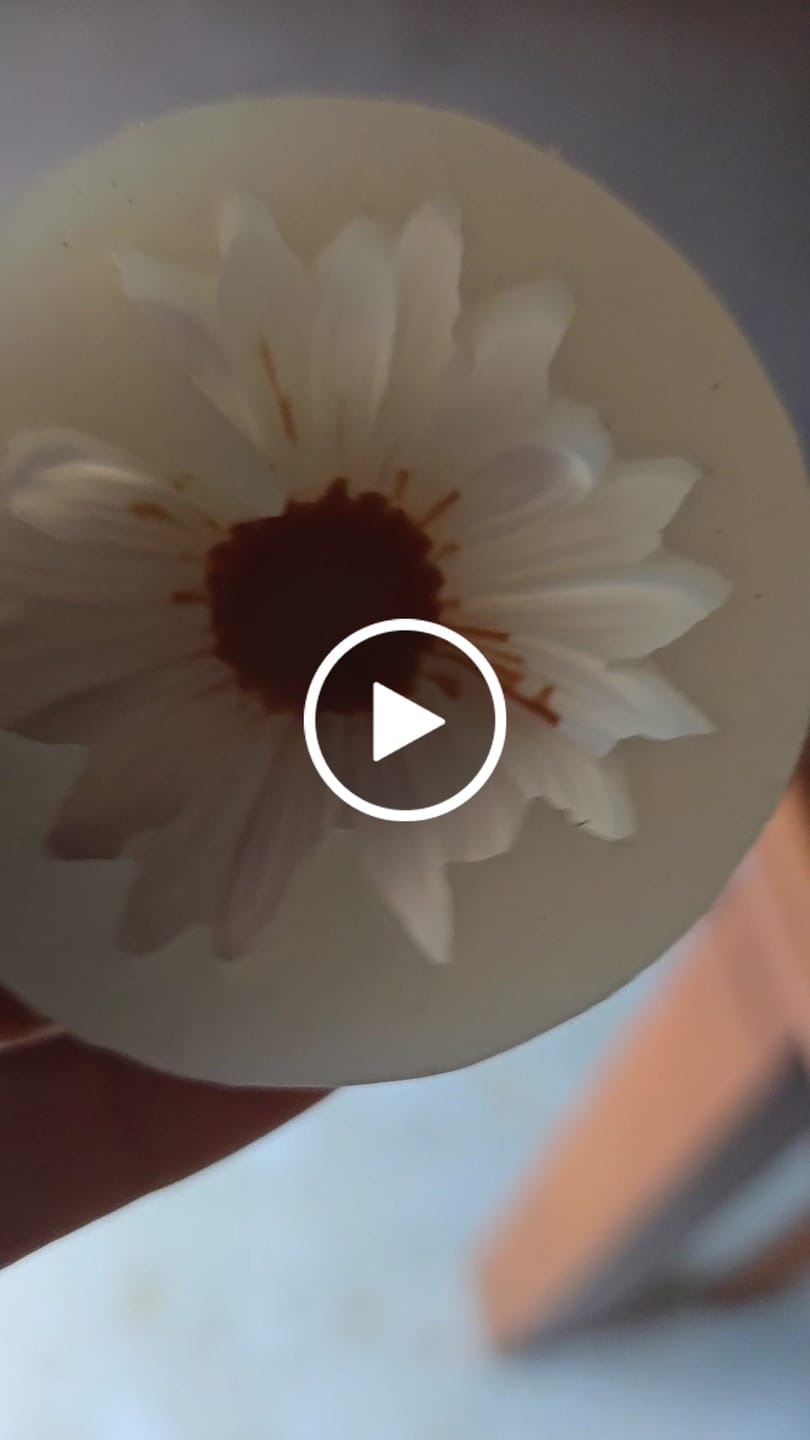 Customer video review of Molde flor margarita