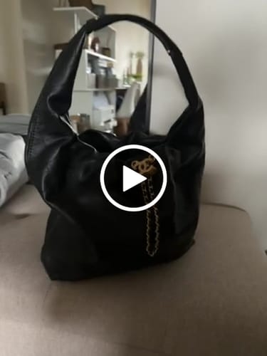 Customer video review of CC 2025 Hobo Bag 45cm Black Calfskin 311196