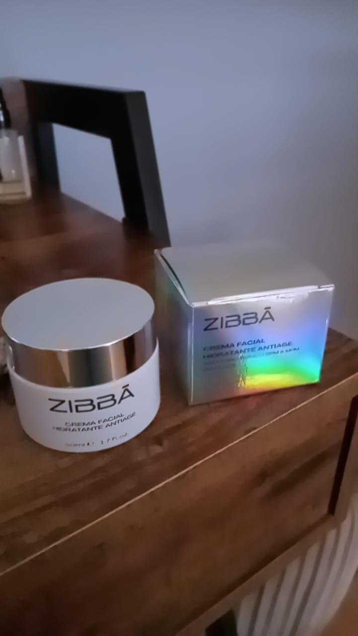 Customer photo review of Crema Facial Hidratante Antiage 50ml