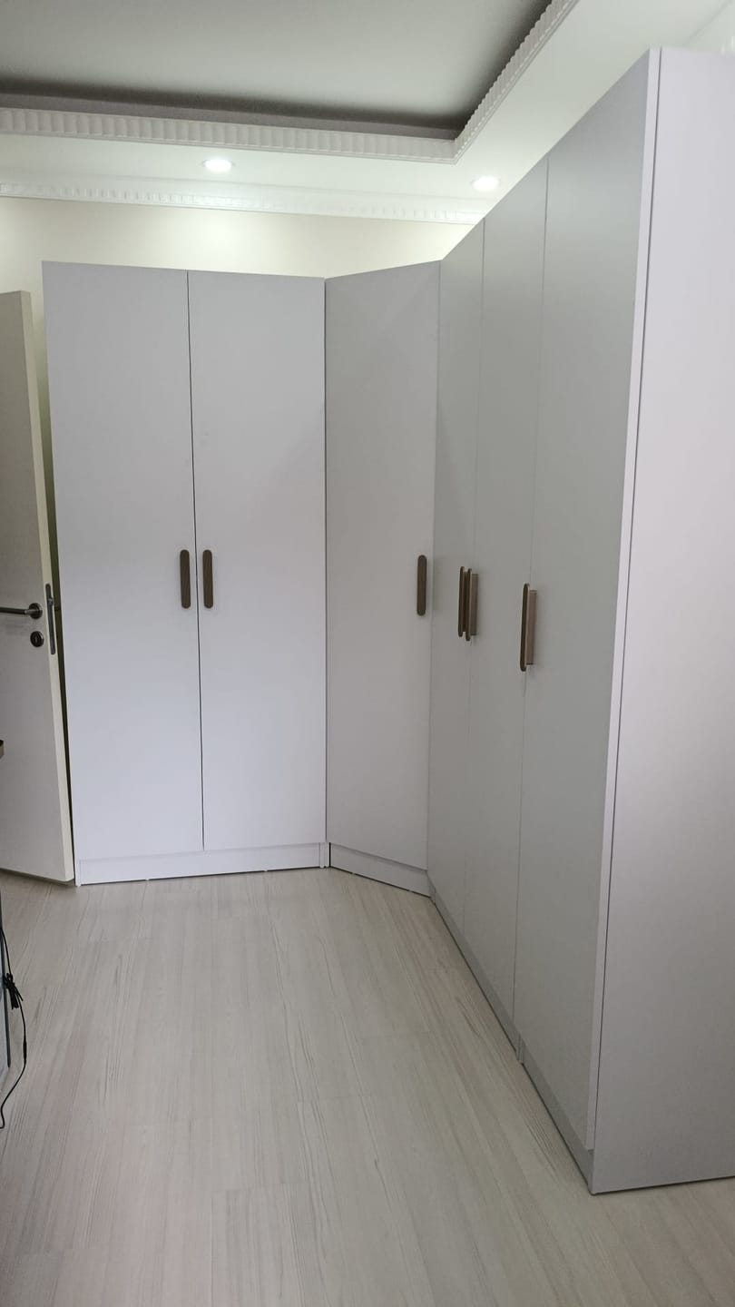 Customer photo review of Rani BA152 Geniş Köşe Gardırop Elbise Dolabı 6 Kapaklı 16 Raflı 3 Askılı Modüler Dolap Beyaz