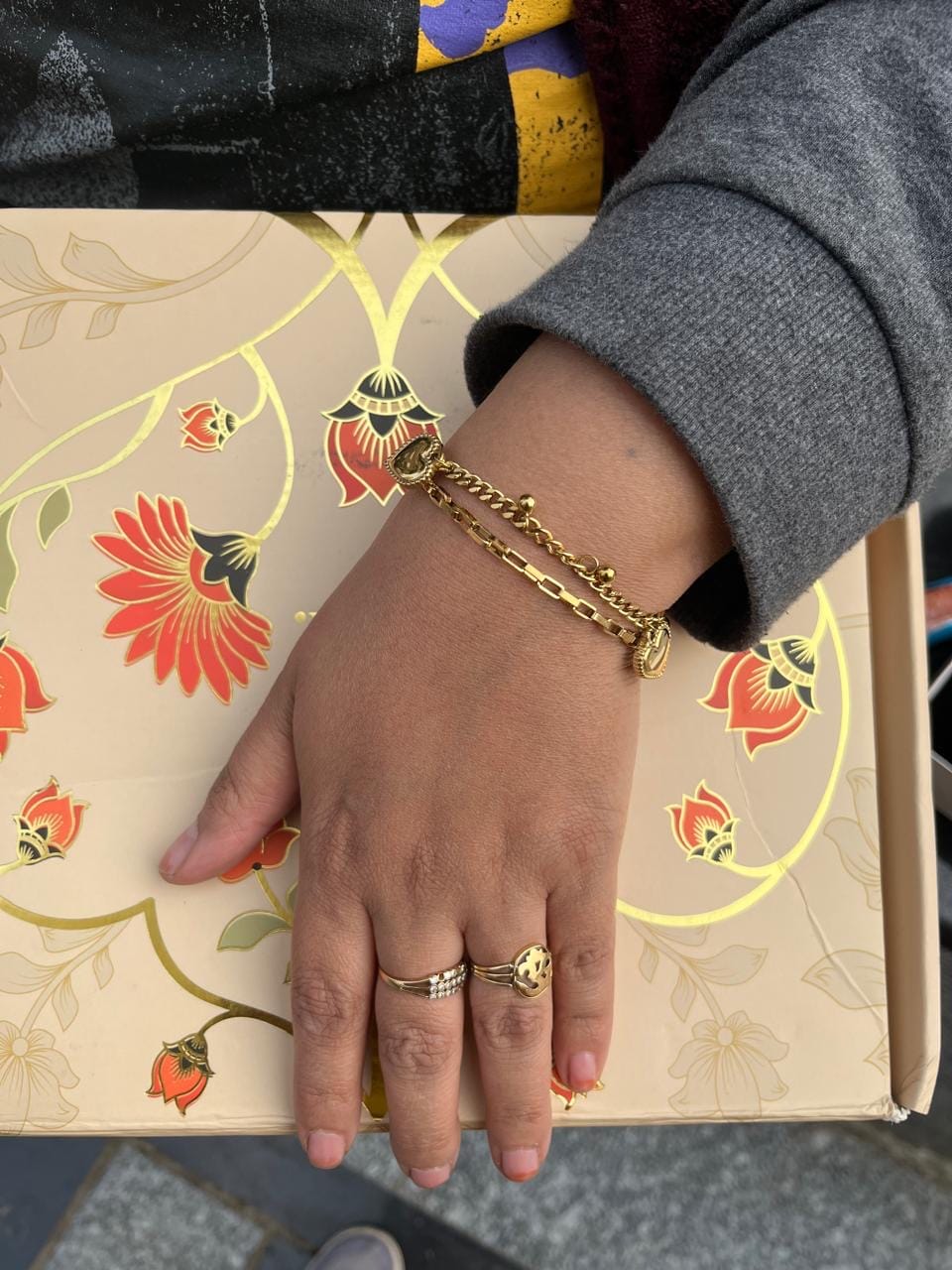 Customer photo review of ZOUK Nawabi Couture Flap Sling Bag X PALMONAS Hearts All Over Bracelet