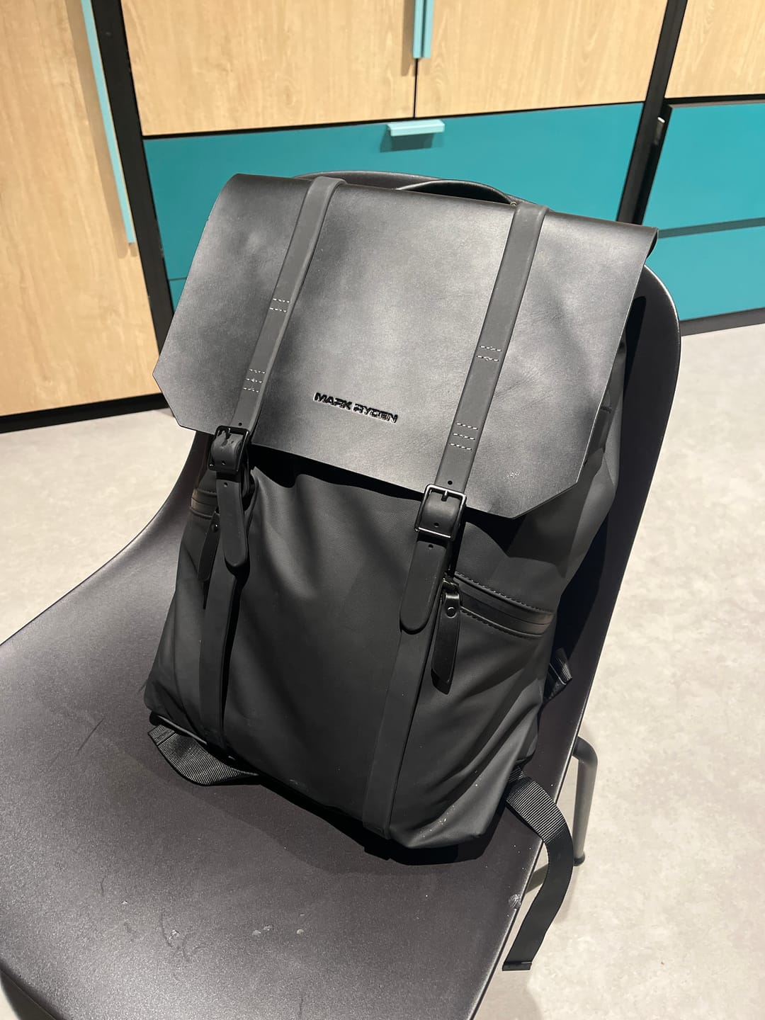 Customer photo review of MUKE II:School Classic Business Work Black Oxford Backpack