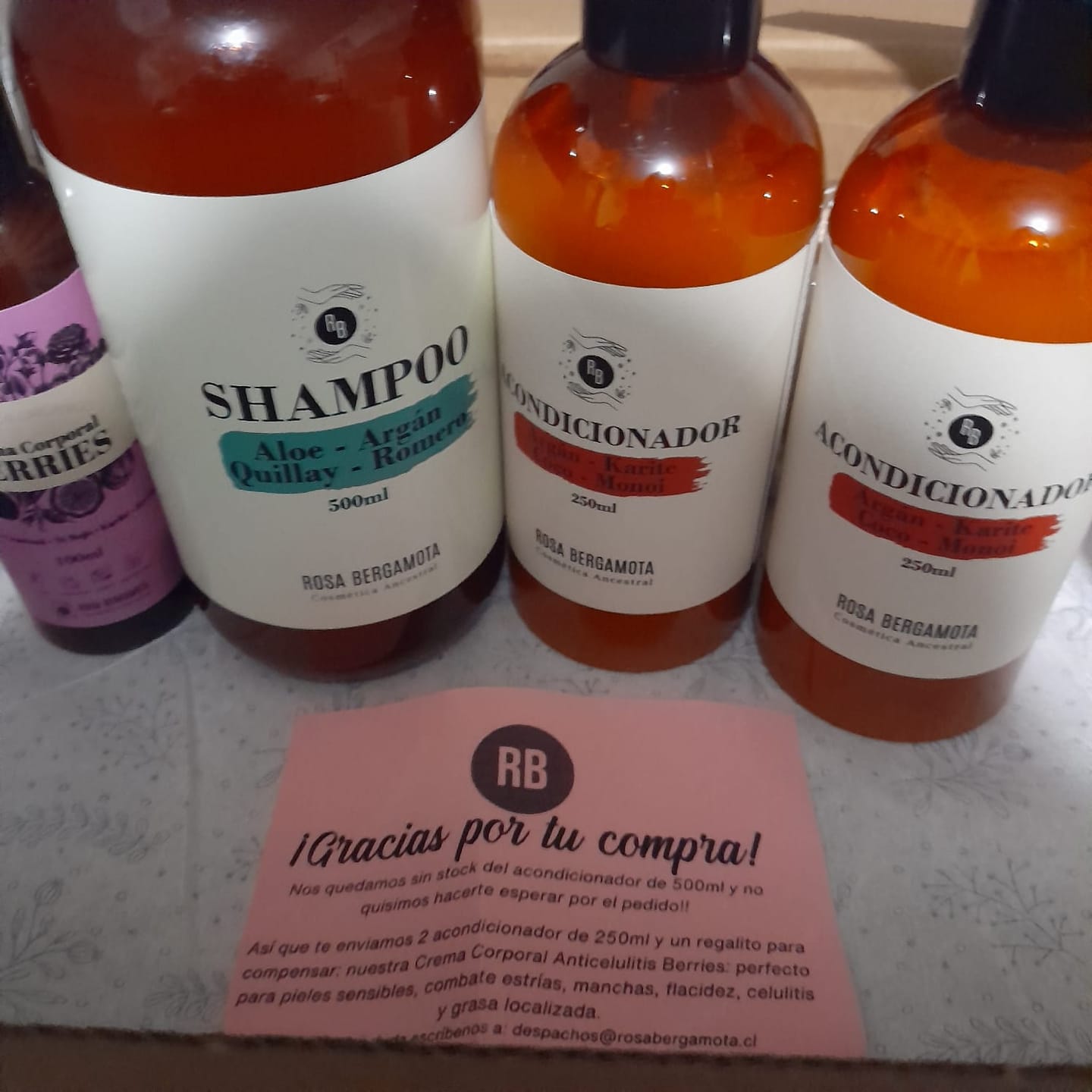 Customer photo review of Básicos Anticaída + Acondicionador: Shampoo Anticaída + Agua de Romero + Acondicionador