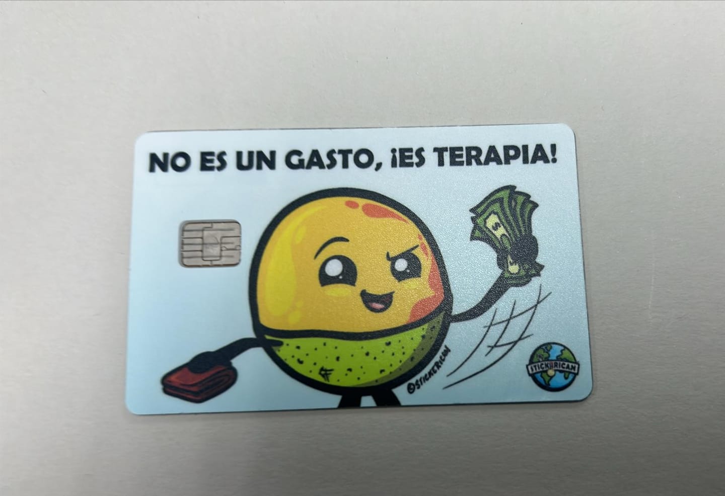 Customer photo review of No es un Gasto, es Terapia - Sticker para Tarjeta de Crédito