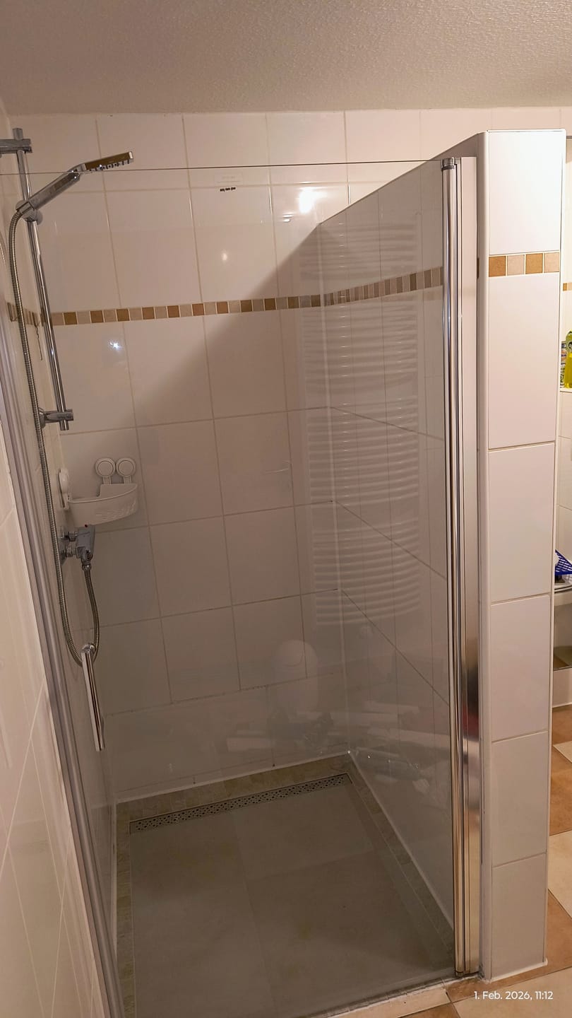 Customer photo review of SONNI Dusche Nischentür Duschtür ESG Glastür mit Nano Beschichtung 70-90cm Höhe 185/195cm