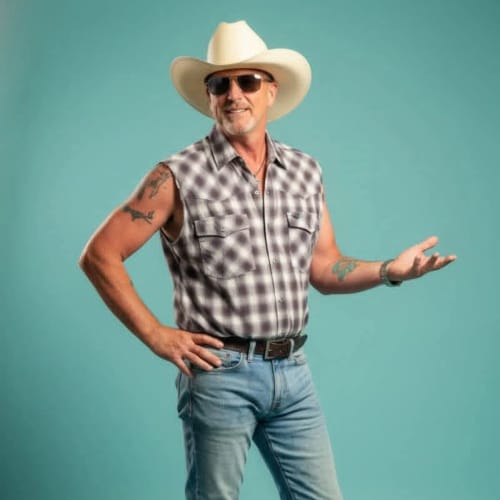 Reviewer in a cowboy hat and sleeveless shirt, showing the tan on his face and arms from using The King Bundle tanner.