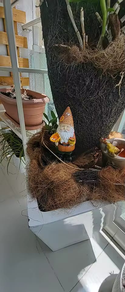 Customer photo review of Lustiger Imker-Gartenzwerg mit Sonnenblume – Deko Figur