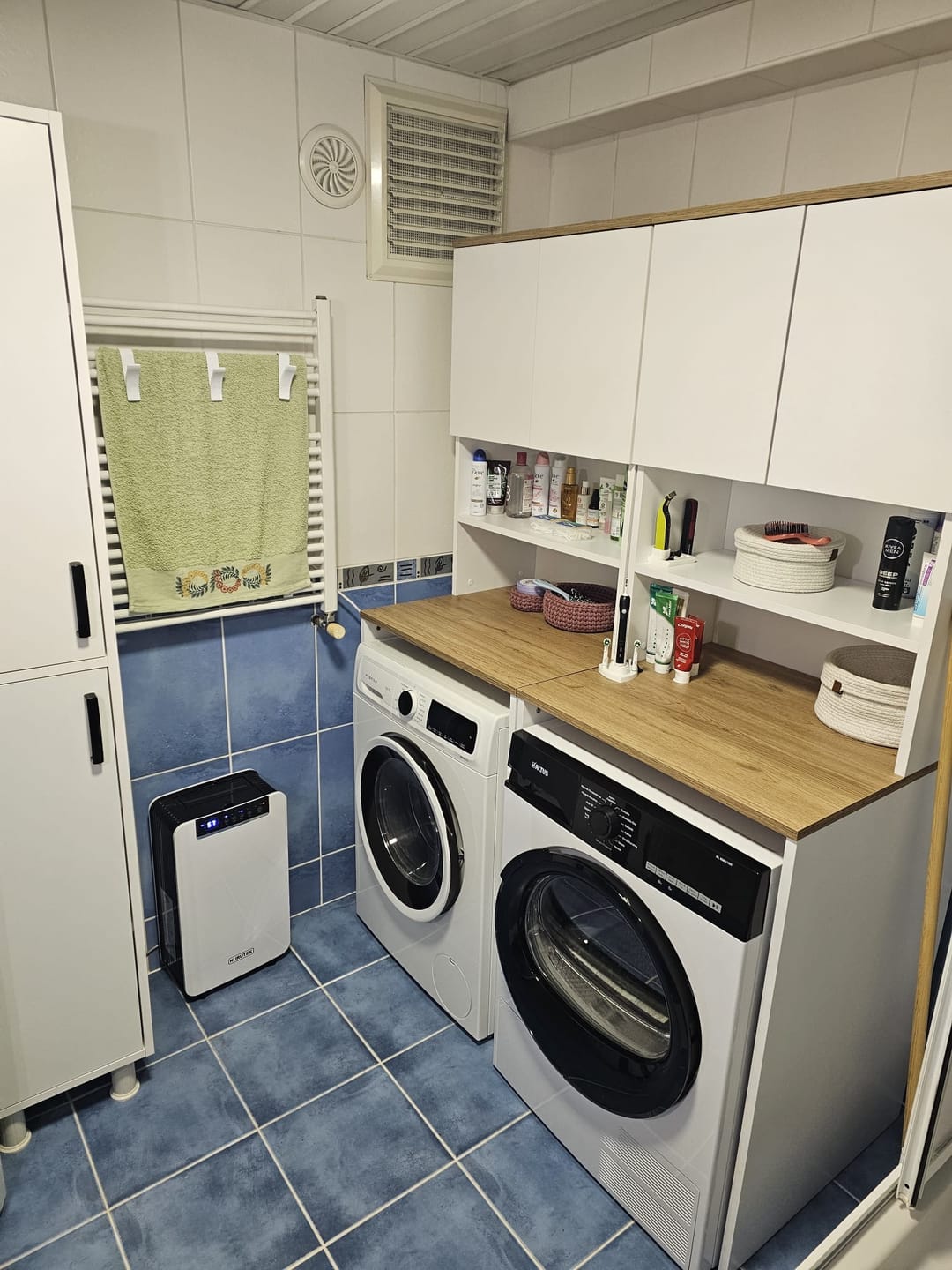 Customer photo review of Rani KD101 Çamaşır Makinesi Dolabı 3 Raflı Kapaklı Banyo Dolabı Beyaz - Sepet Ceviz