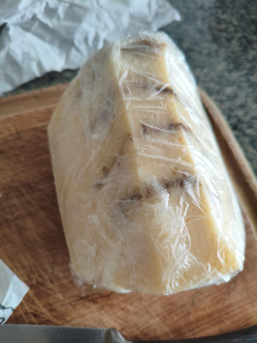 Customer photo review of Queso Sardo, con pimienta, artesanal.
