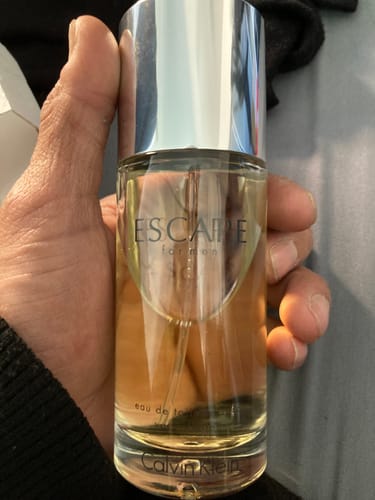 Customer photo review of Calvin Klein Escape for Men Eau de Toilette Spray 3.4 oz