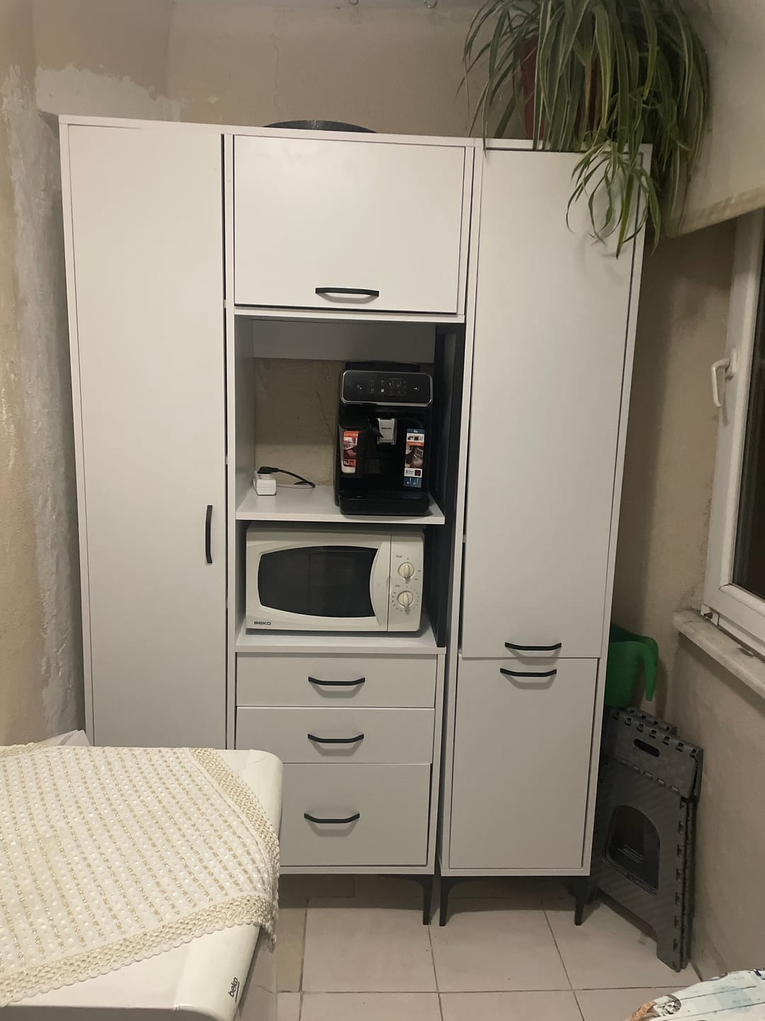 Customer photo review of Rani JE118 Çok Amaçlı Dolap 4 Kapaklı 3 Çekmeceli Kiler Mutfak Dolabı Beyaz
