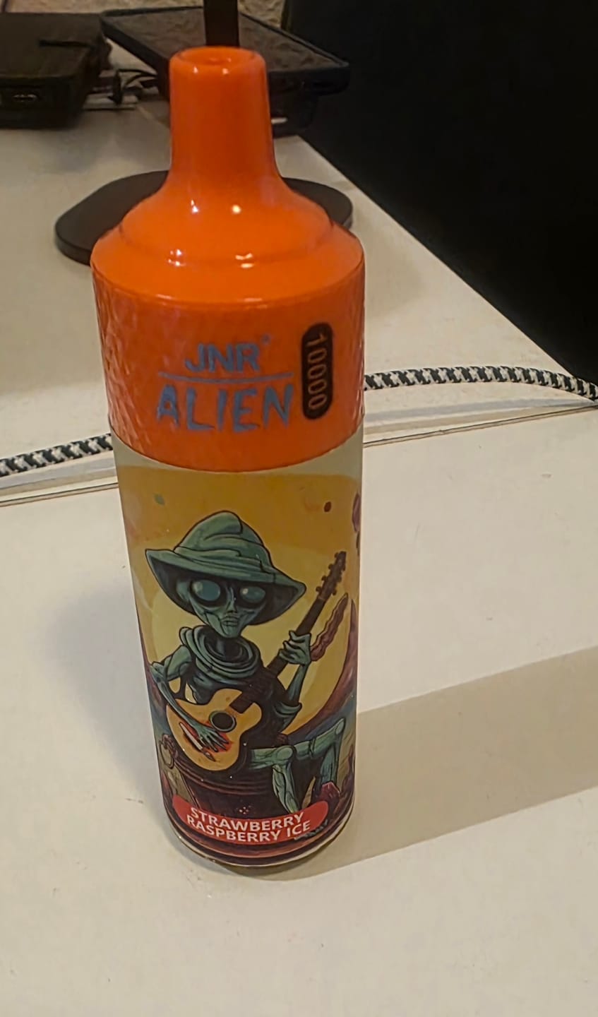 Customer photo review of JNR - Alien 10K - Puff / Vape Jetable - 2% Nicotine