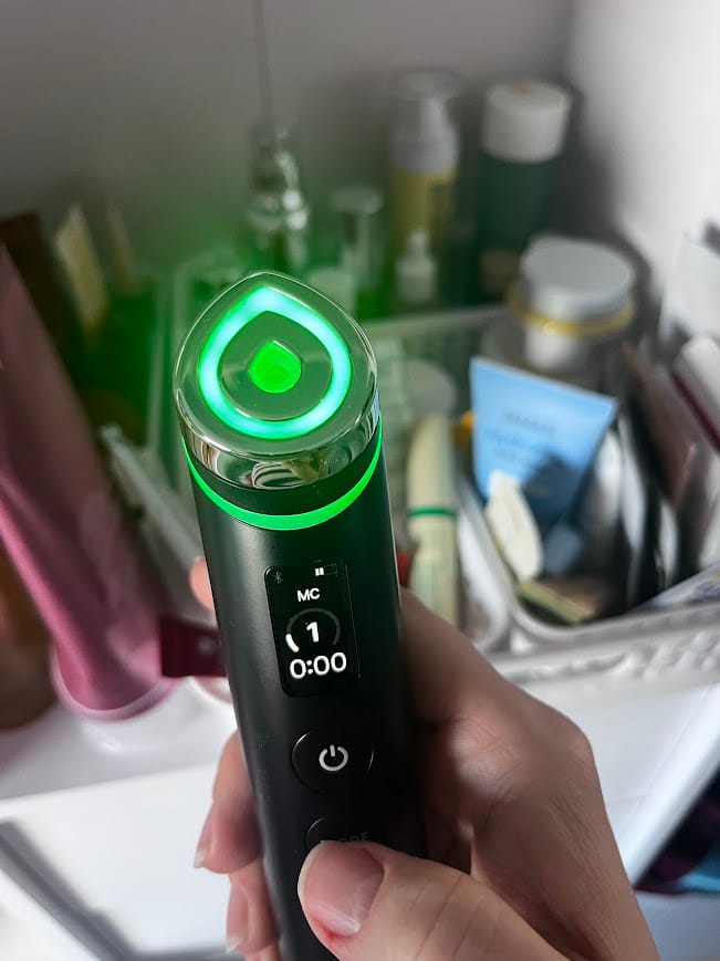 Customer photo review of Mikrostimulācijas ierīce ādas kopšanai Medicube AGE-R Booster Pro