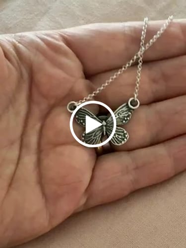 Customer video review of Collar Mariposita