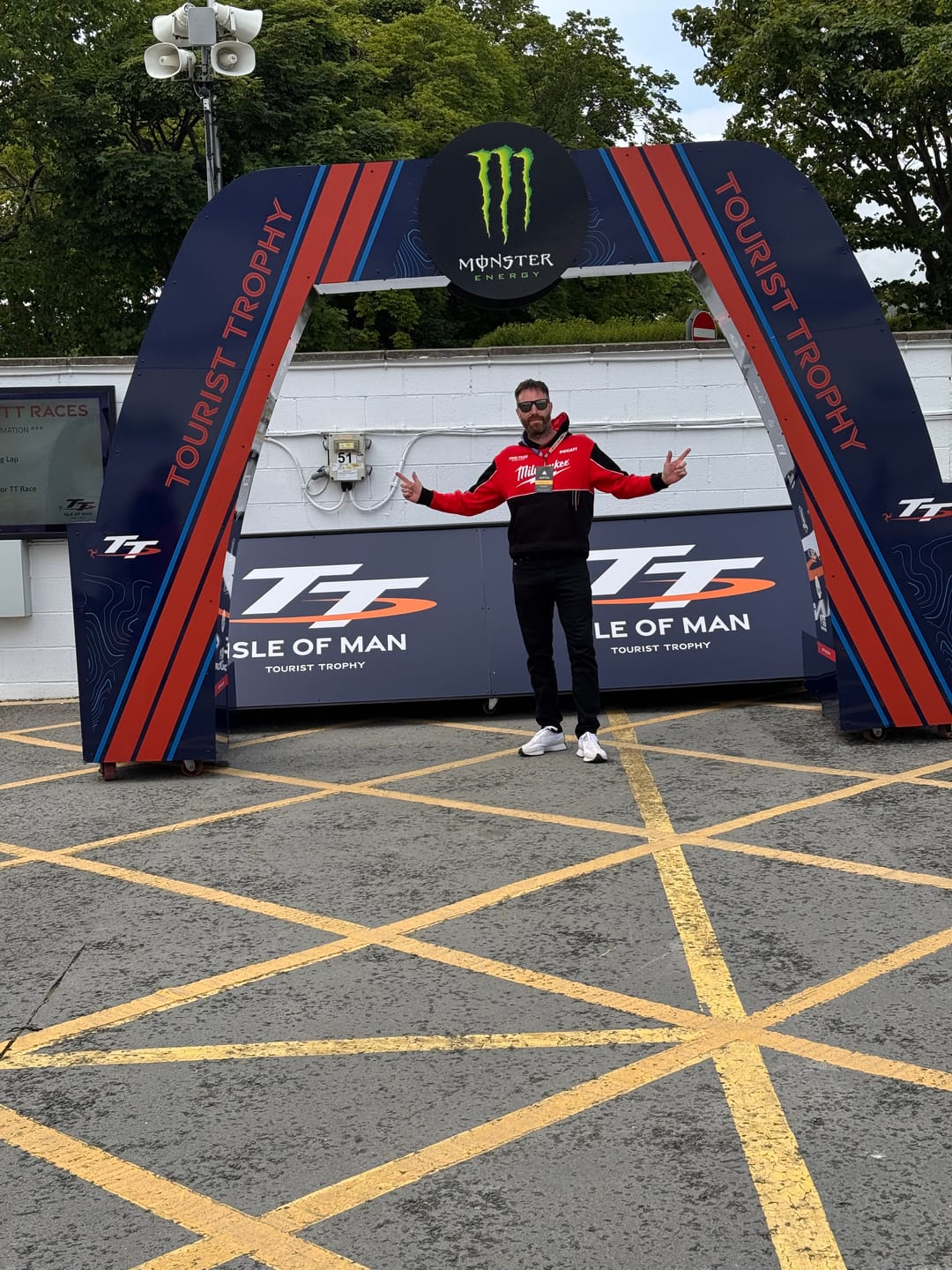 Customer photo review of Milwaukee Tools® x DUCATI® Teamwear Hoodie