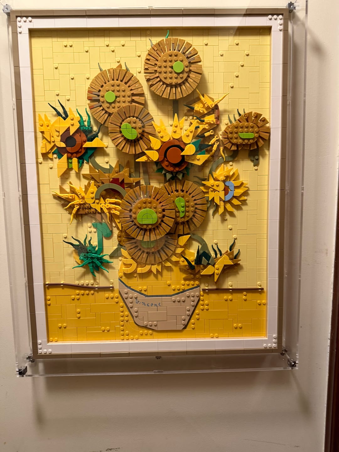 Customer photo review of Wall Mounted Display Case for LEGO® 31215 Art Vincent van Gogh – Sunflowers