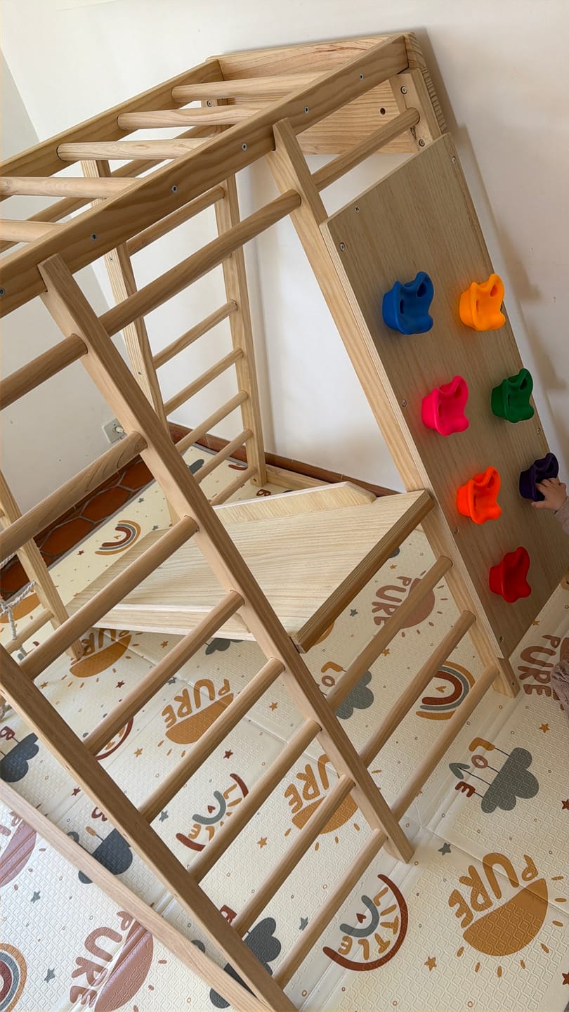Customer photo review of Aire de jeux Intérieur Montessori |  avec Prises d'Escalade & Toboggan | enfant 1 an à 5 ans