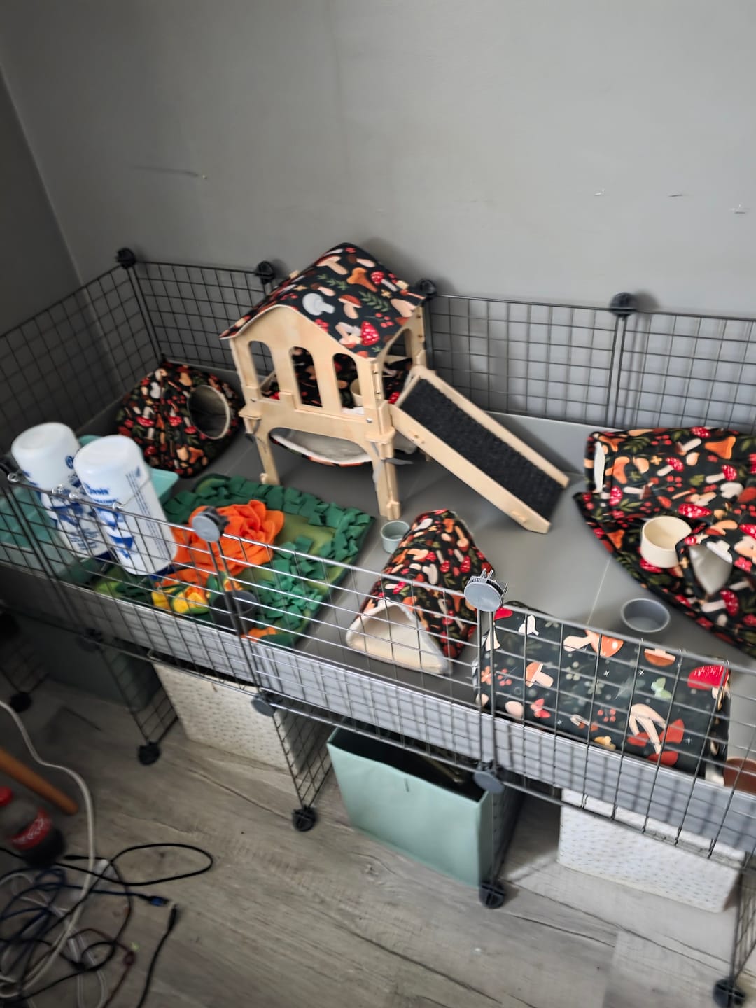 Customer photo review of GuineaDad Piggy Condo Guinea Pig Cage with Pillars (C&C)
