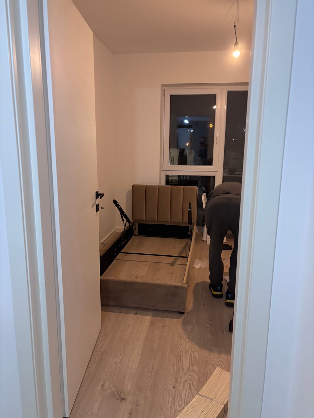 Customer photo review of Pat MONTREAL 90x200, stofa catifelata bej - Bluvel 28, cu somiera si spatiu depozitare