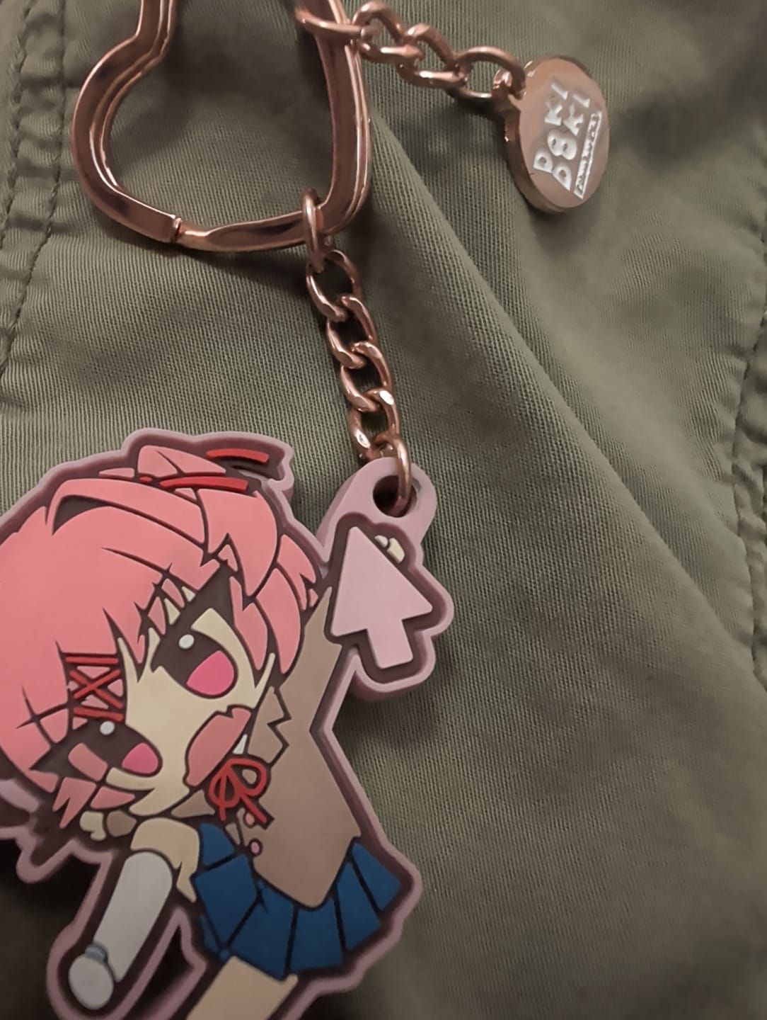 Customer photo review of Doki Doki Literature Club - Natsuki Mouse Pointer Rubber Keychain