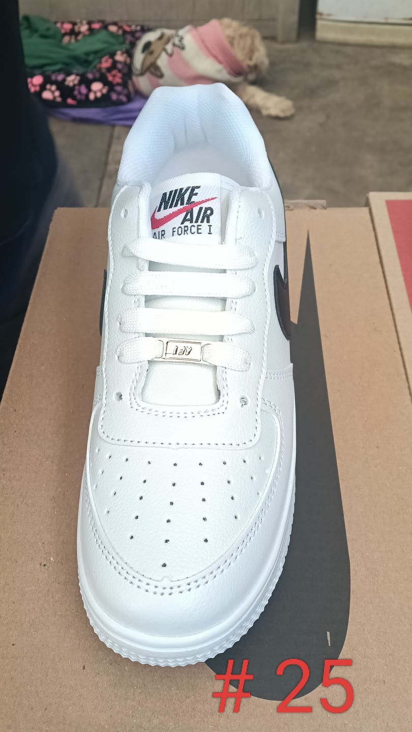 Customer photo review of Tenis 270 Blanco Negro
