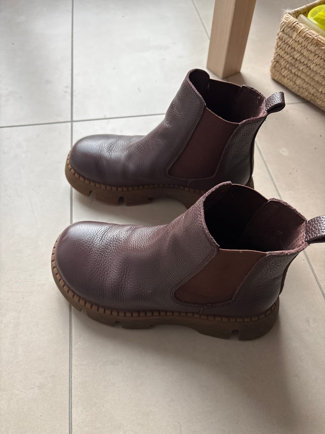 Customer photo review of Women Retro Genuine Leather Platform Low-Heel Boots