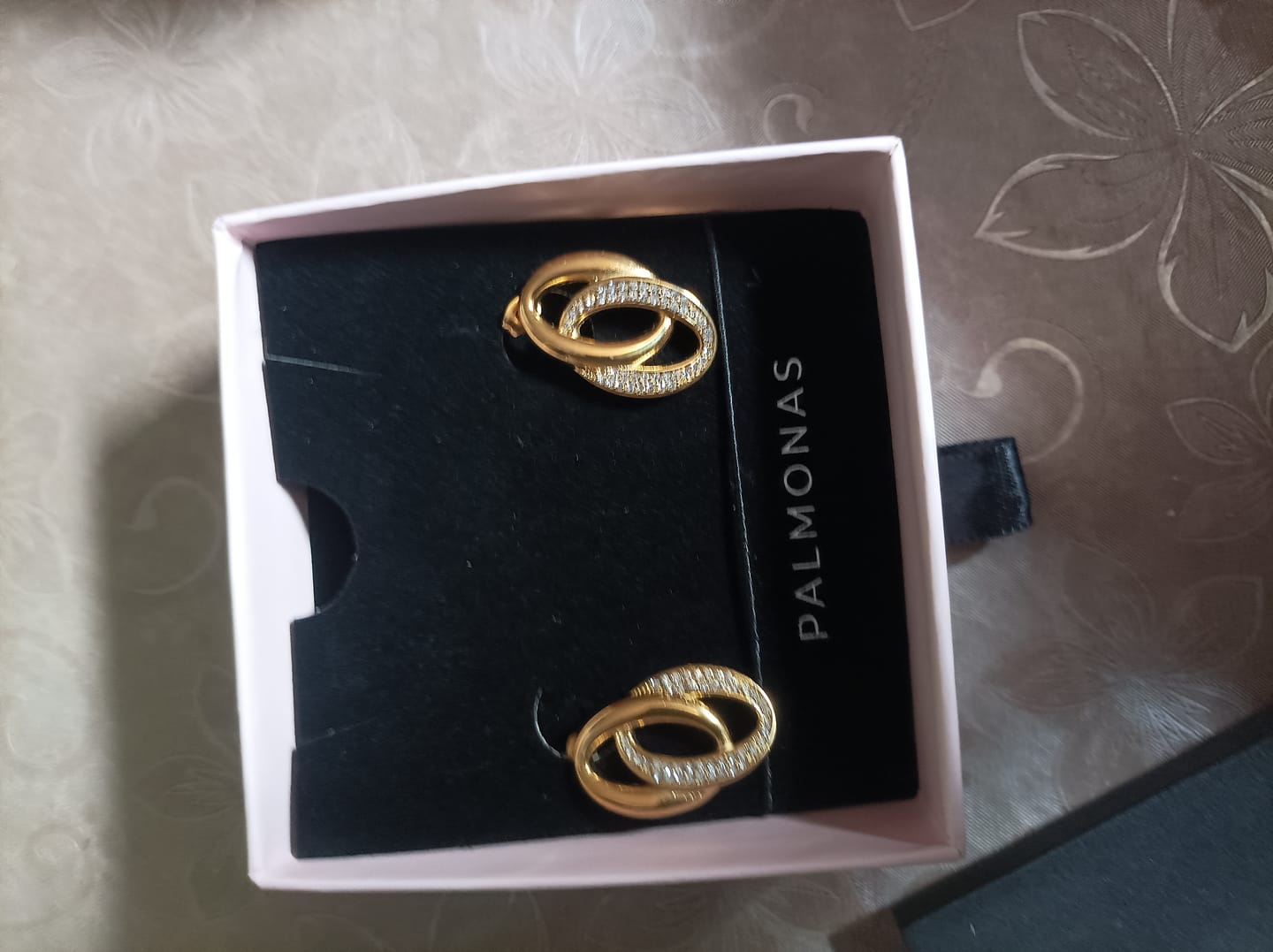 Customer photo review of Interlink Signature Jewellery Set