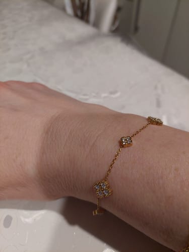 Customer photo review of Glourious Pave Flower Armband 14K Vergoldet