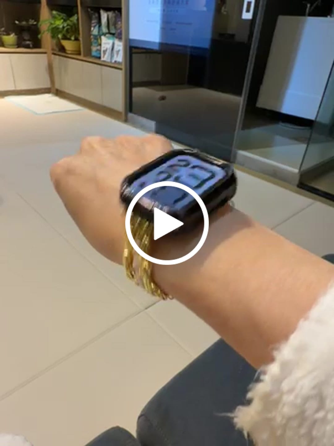 Customer video review of Golden Pearl Stretch Apple Watch Strap